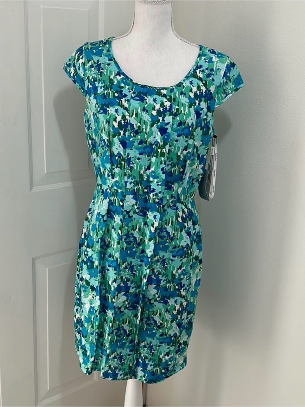 Beautiful Calvin Klein Blue and Green Patterned Dress, women sz 8